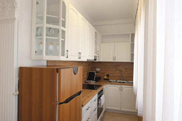 Shtepi me qera Apartament ne Tirane, 2+1, Mobilimi E mobiluar, Pagesa 80,000  Leke.