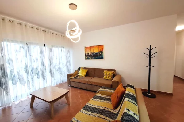 Shtepi me qera 2+1 ne Tirane - 60,000 Leke