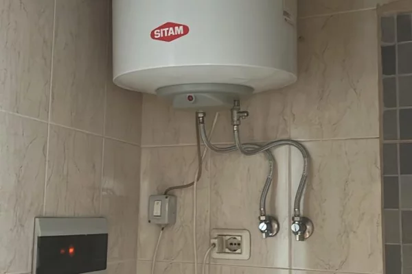 Jepet me qera ambjent zyre te Rruga e Elbasanit.