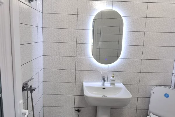 Jepet me qera ambjent per biznes te Kafe Flora.