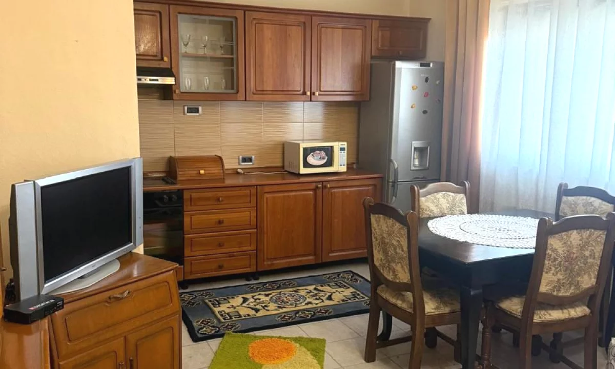 Shtepi me qera Apartament ne Tirane, 2+1, Mobilimi E mobiluar, Pagesa 450  Euro.