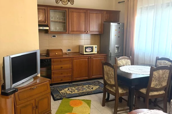 Shtepi me qera 2+1 ne Tirane - 450 Euro
