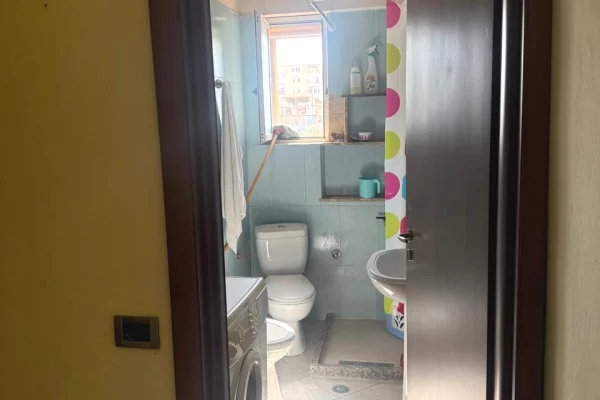 Shtepi me qera Apartament ne Tirane, 2+1, Mobilimi E mobiluar, Pagesa 450  Euro.