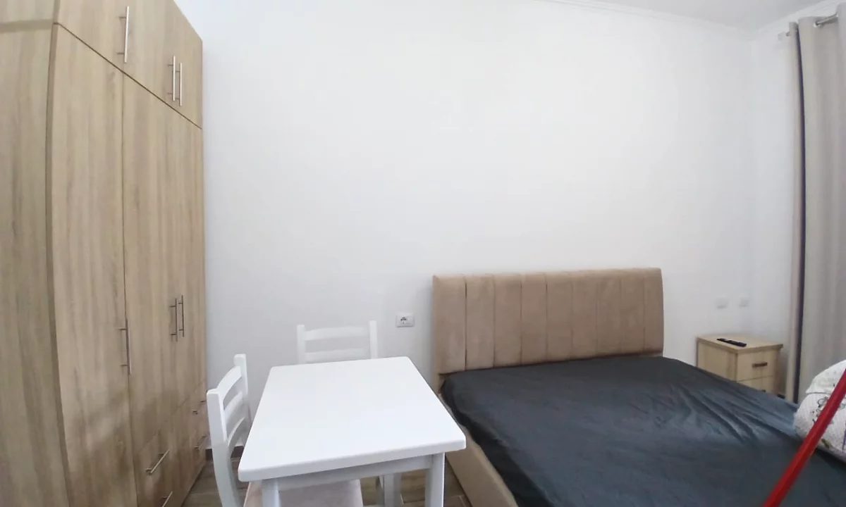Shtepi me qera Apartament ne Tirane, Garsoniere, Mobilimi E mobiluar, Pagesa 35,000  Leke.
