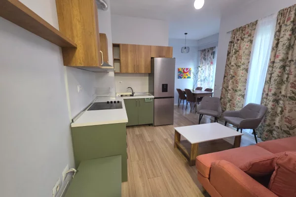 Shtepi me qera Apartament ne Tirane, 1+1, Mobilimi E mobiluar, Pagesa 45,000  Leke.