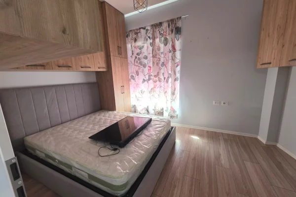 Shtepi me qera Apartament ne Tirane, 1+1, Mobilimi E mobiluar, Pagesa 45,000  Leke.