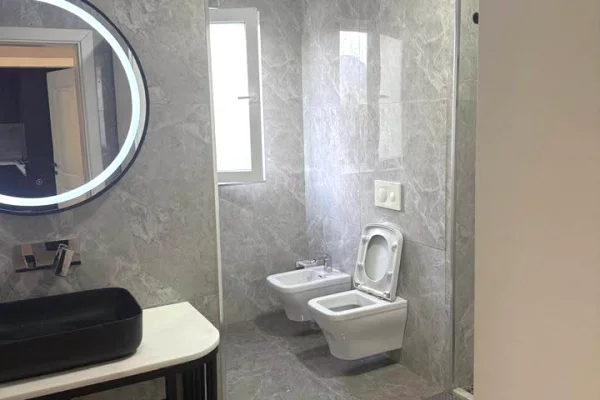 Shtepi me qera Apartament ne Tirane, 2+1, Mobilimi E mobiluar, Pagesa 70,000  Leke.