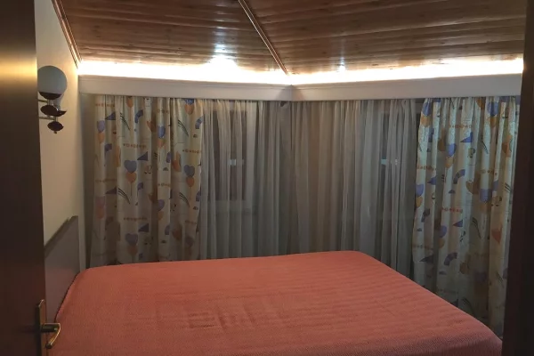 Shtepi ne shitje Apartament ne Tirane, 2+1, Mobilimi E mobiluar, Pagesa 250,000  Euro.