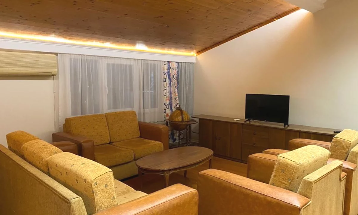 Shtepi ne shitje Apartament ne Tirane, 2+1, Mobilimi E mobiluar, Pagesa 250,000  Euro.