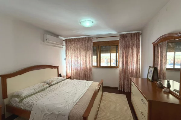Shtepi ne shitje Apartament ne Tirane, 3+1, Mobilimi E mobiluar, Pagesa 207,000  Euro.