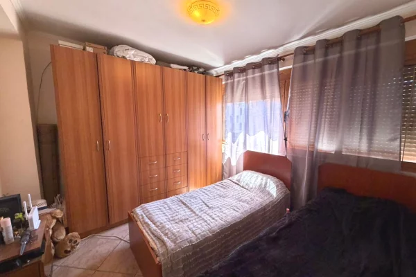 Shtepi ne shitje Apartament ne Tirane, 3+1, Mobilimi E mobiluar, Pagesa 207,000  Euro.