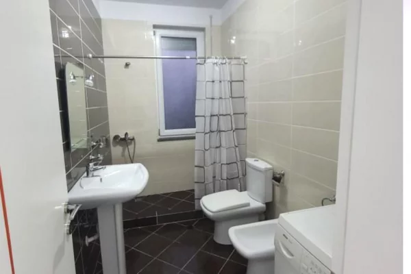 Shtepi me qera Apartament ne Tirane, 1+1, Mobilimi E mobiluar, Pagesa 50,000  Leke.