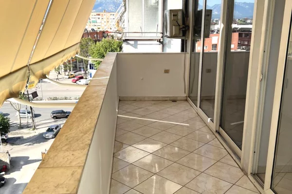 Shtepi me qera Apartament ne Tirane, 1+1, Mobilimi E mobiluar, Pagesa 40,000  Leke.