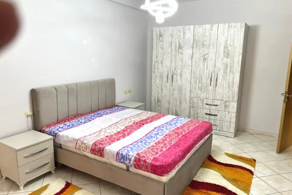 Shtepi me qera Apartament ne Tirane, 1+1, Mobilimi E mobiluar, Pagesa 40,000  Leke.