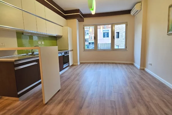 Shtepi ne shitje Apartament ne Tirane, 2+1, Mobilimi Pjeserisht e mobiluar, Pagesa 234,000  Euro.