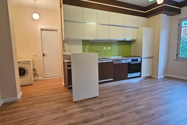Shtepi ne shitje Apartament ne Tirane, 2+1, Mobilimi Pjeserisht e mobiluar, Pagesa 234,000  Euro.