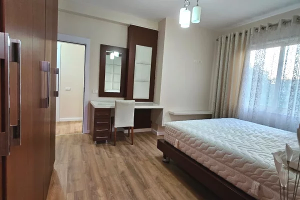 Shtepi ne shitje Apartament ne Tirane, 1+1, Mobilimi Pjeserisht e mobiluar, Pagesa 163,000  Euro.