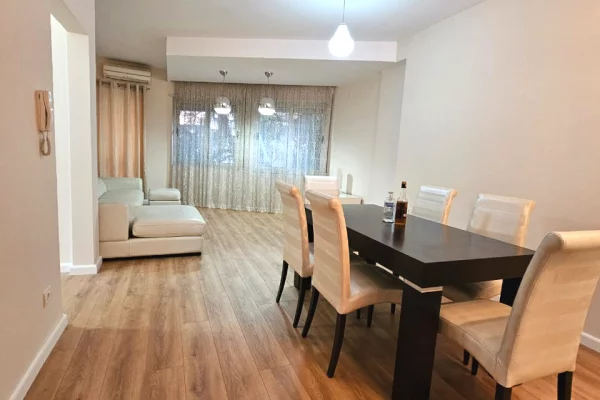 Shitet apartament 1 + 1 te Mine Peza