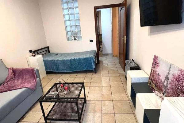 Shtepi me qera Apartament ne Tirane, 2+1, Mobilimi E mobiluar, Pagesa 50,000  Leke.