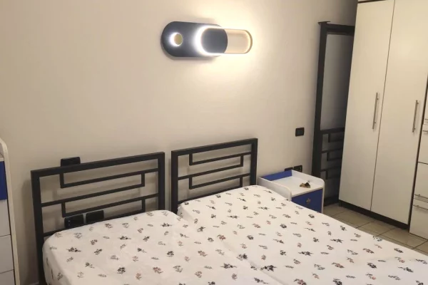 Shtepi me qera Apartament ne Tirane, 2+1, Mobilimi E mobiluar, Pagesa 50,000  Leke.