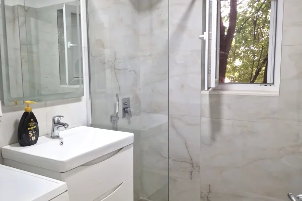 Shtepi ne shitje Apartament ne Tirane, 1+1, Mobilimi E mobiluar, Pagesa 155,000  Euro.
