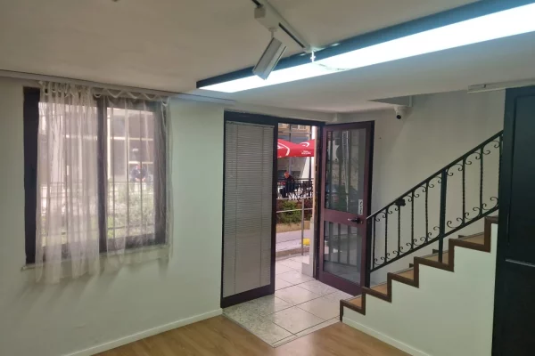Ambient biznesi me qera 3+1 ne Tirane - 55,000 Leke