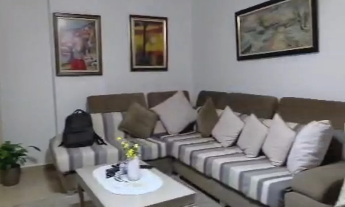 Shtepi ne shitje Apartament ne Tirane, 2+1, Mobilimi E mobiluar, Pagesa 12,400,000  Leke.