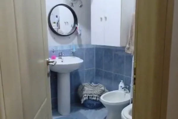 Shtepi ne shitje Apartament ne Tirane, 2+1, Mobilimi E mobiluar, Pagesa 12,400,000  Leke.