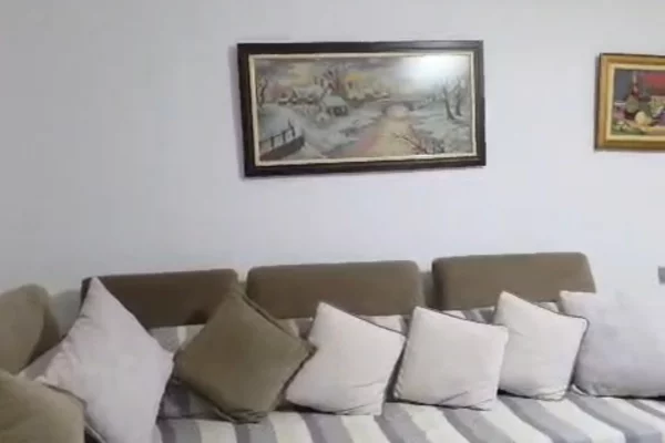 Shtepi ne shitje Apartament ne Tirane, 2+1, Mobilimi E mobiluar, Pagesa 12,400,000  Leke.