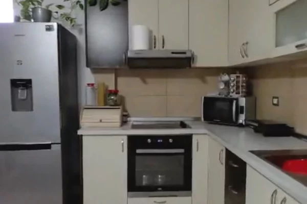 Shtepi ne shitje Apartament ne Tirane, 2+1, Mobilimi E mobiluar, Pagesa 12,400,000  Leke.