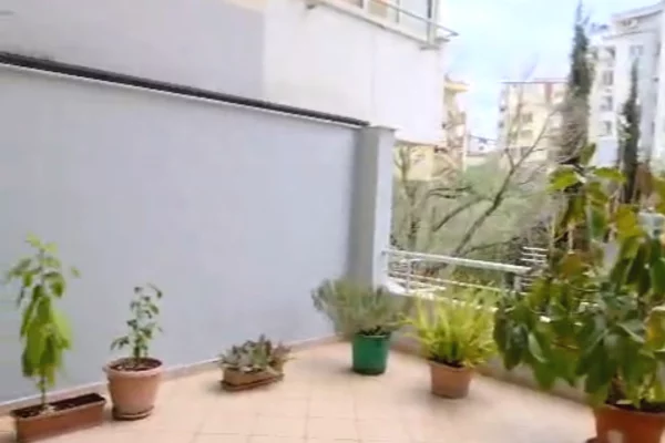 Shtepi ne shitje Apartament ne Tirane, 2+1, Mobilimi E mobiluar, Pagesa 12,400,000  Leke.