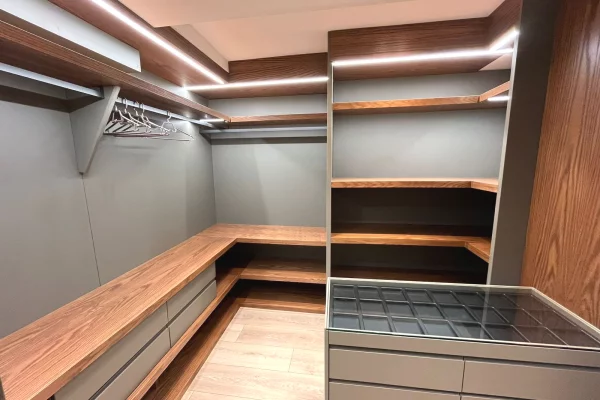 Shtepi me qera Apartament ne Tirane, 3+1, Mobilimi E mobiluar, Pagesa 1,800  Euro.