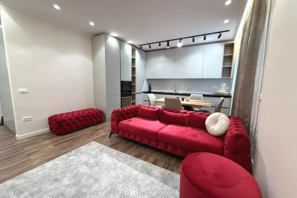 🔥 Apartament Modern 1+1 me Qira tek Pazari i Ri 🏡✨
