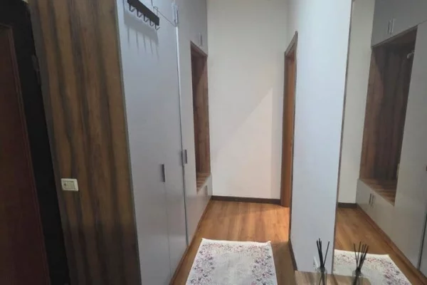 Shtepi me qera Apartament ne Tirane, 1+1, Mobilimi E mobiluar, Pagesa 800  Euro.