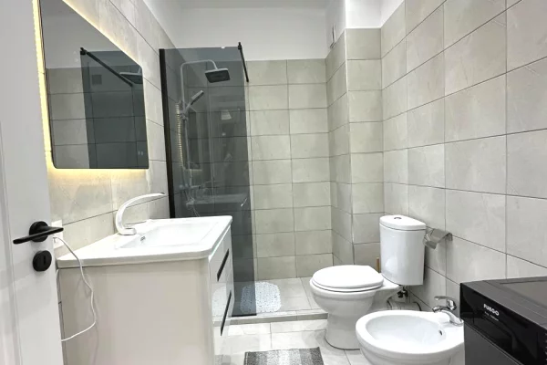 Shtepi ne shitje Apartament ne Tirane, 2+1, Mobilimi E mobiluar, Pagesa 21,500,000  Leke.