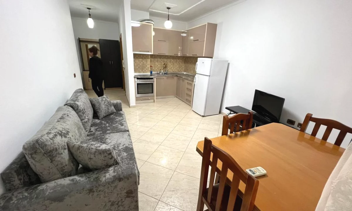 Shtepi me qera Apartament ne Tirane, 2+1, Mobilimi E mobiluar, Pagesa 50,000  Leke.