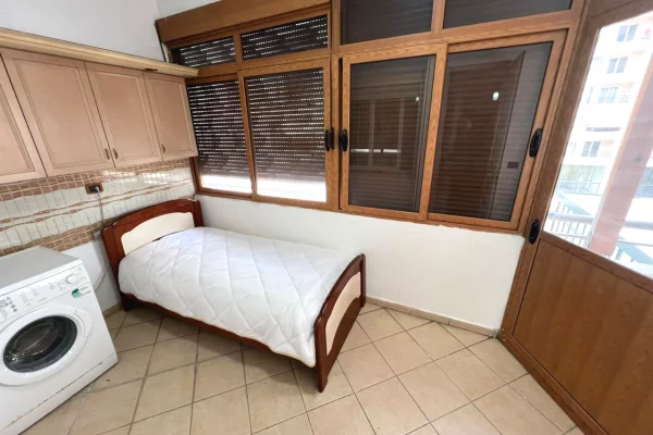 Shtepi me qera Apartament ne Tirane, 2+1, Mobilimi E mobiluar, Pagesa 50,000  Leke.