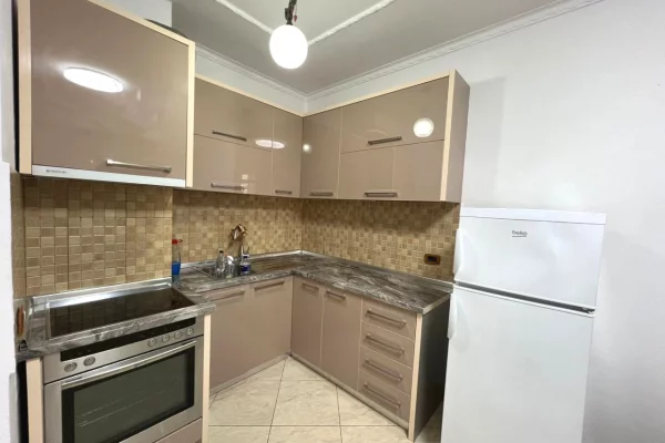 Shtepi me qera Apartament ne Tirane, 2+1, Mobilimi E mobiluar, Pagesa 50,000  Leke.