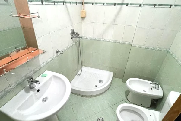 Shtepi me qera Apartament ne Tirane, 2+1, Mobilimi E mobiluar, Pagesa 50,000  Leke.