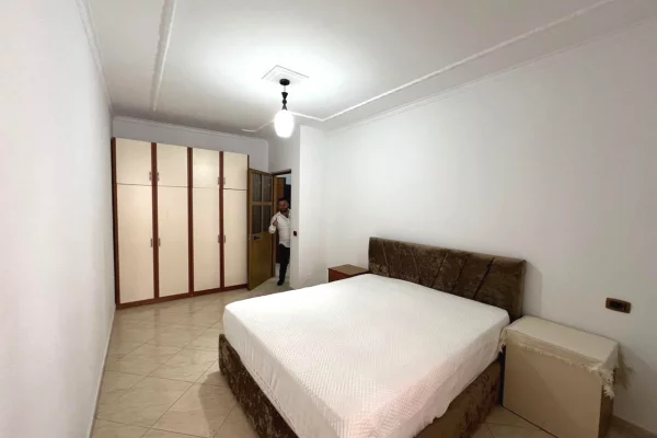 Shtepi me qera Apartament ne Tirane, 2+1, Mobilimi E mobiluar, Pagesa 50,000  Leke.