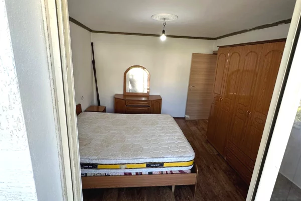 Shtepi ne shitje Apartament ne Tirane, 2+1, Mobilimi E mobiluar, Pagesa 95,000  Euro.