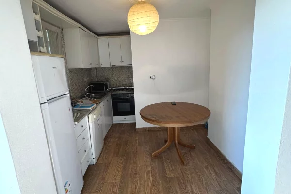 Shtepi ne shitje Apartament ne Tirane, 2+1, Mobilimi E mobiluar, Pagesa 95,000  Euro.