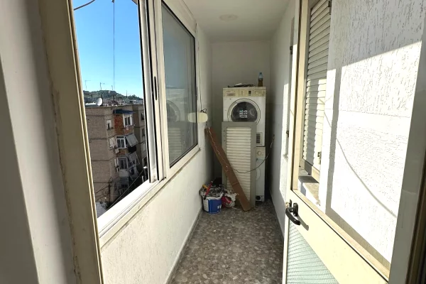 Shtepi ne shitje Apartament ne Tirane, 2+1, Mobilimi E mobiluar, Pagesa 95,000  Euro.