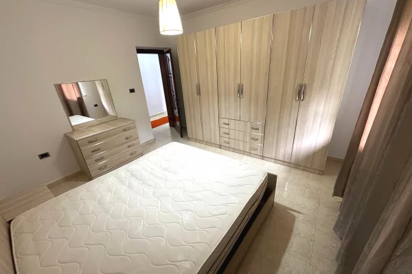 Shtepi me qera Apartament ne Tirane, 1+1, Mobilimi E mobiluar, Pagesa 40,000  Leke.