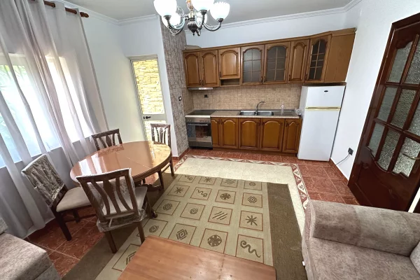 Shtepi me qera Apartament ne Tirane, 1+1, Mobilimi E mobiluar, Pagesa 40,000  Leke.