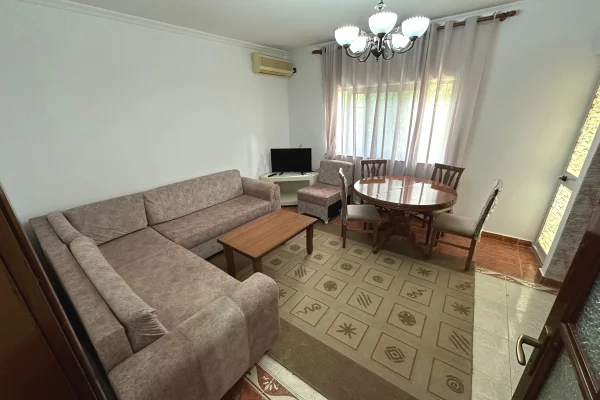 Shtepi me qera 1+1 ne Tirane - 40,000 Leke