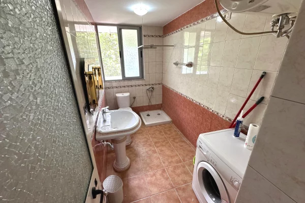 Shtepi me qera Apartament ne Tirane, 1+1, Mobilimi E mobiluar, Pagesa 40,000  Leke.