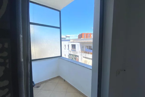 Shtepi me qera Apartament ne Tirane, 1+1, Mobilimi E mobiluar, Pagesa 50,000  Leke.