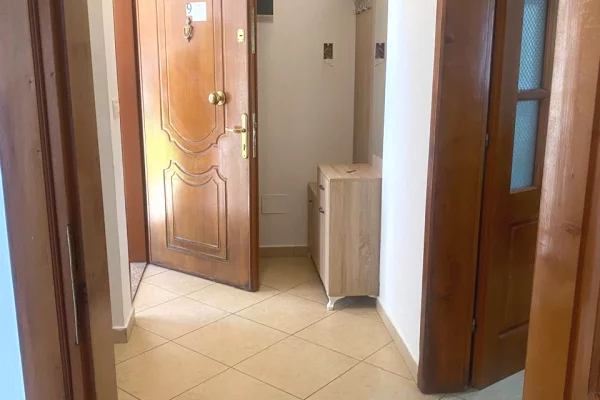 Shtepi me qera Apartament ne Tirane, 1+1, Mobilimi E mobiluar, Pagesa 50,000  Leke.
