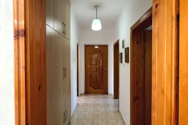 Shtepi me qera Apartament ne Tirane, 2+1, Mobilimi E mobiluar, Pagesa 50,000  Leke.